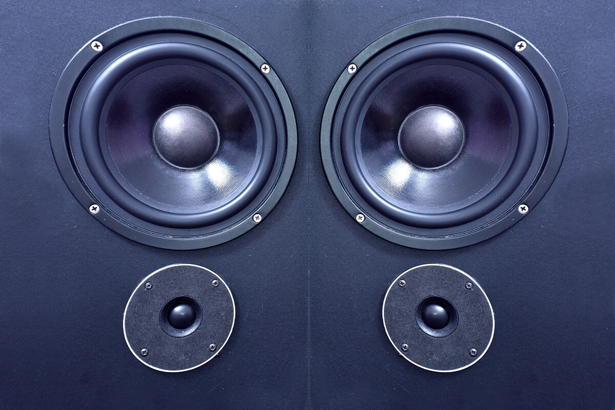 Posizionare le casse acustiche correttamente è essenziale per un ascolto di qualità