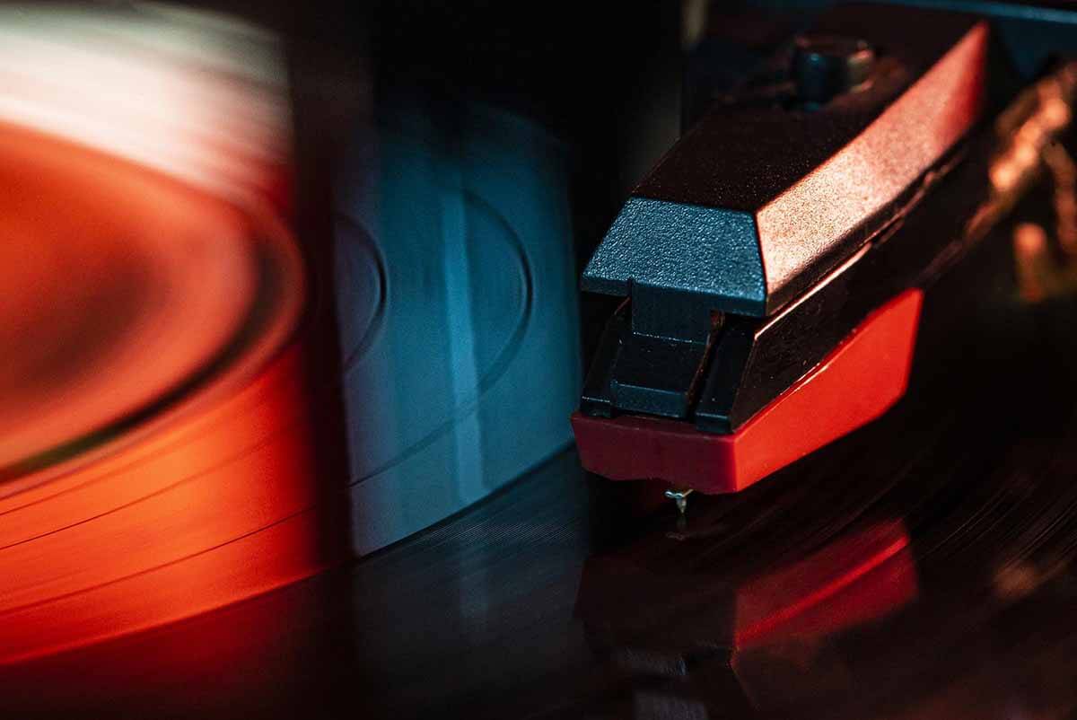 Vinili a 45 giri e 33 giri: Differenza, Dimensioni, Velocità - HiFi Prestige