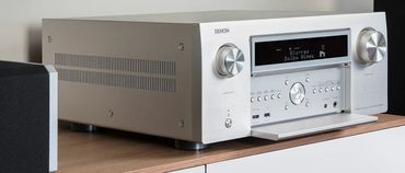 Denon AVC-X8500HA: Il Riferimento per l'Home Theater di Alta Gamma Introduzione  Il Denon AVC-X8500HA è un sintoamplificatore AV di fascia alta, progettato per gli appassionati di home cinema più esigenti. Con la sua capacità di supportare fino a 13.2 canali e una potenza di 210 watt per canale, rappresenta una delle soluzioni più avanzate nel mercato degli amplificatori AV.  Caratteristiche Principali  Canali e Potenza: L'AVC-X8500HA supporta configurazioni fino a 13.2 canali, offrendo un'uscita di 210 watt per canale. Questo garantisce una riproduzione audio potente e precisa, ideale per sistemi home cinema di grandi dimensioni.  8K Ultra HD: Questo sintoamplificatore è pronto per il futuro grazie al supporto per video 8K/60Hz e 4K/120Hz. È dotato di 8 ingressi HDMI che supportano il pass-through e l'upscaling 8K, assicurando una qualità d'immagine eccezionale.  Audio 3D: Supporta le più recenti tecnologie audio 3D, tra cui Dolby Atmos, DTS  , Auro-3D e IMAX Enhanced, permettendo un'esperienza sonora immersiva e tridimensionale.  Tecnologie Avanzate  HEOS Built-in: Integra la tecnologia HEOS per lo streaming musicale multi-room, consentendo di ascoltare la musica in ogni stanza con i dispositivi compatibili HEOS.  Supporto HDR: Compatibile con i formati HDR10, Dolby Vision, HLG e BT.2020, garantendo una resa cromatica e un contrasto superiori per un'esperienza visiva di alto livello.  Audyssey MultEQ XT32: Include la tecnologia di calibrazione ambientale Audyssey per ottimizzare automaticamente il suono in base alla configurazione della stanza, migliorando la qualità dell'ascolto.  Connettività e Controllo  Connettività Estesa: Oltre agli 8 ingressi HDMI, offre connettività Bluetooth, Wi-Fi e AirPlay 2, permettendo una grande flessibilità nella riproduzione di contenuti da vari dispositivi.  Controllo Vocale: Compatibile con le principali piattaforme di controllo vocale come Apple Siri, Google Assistant e Amazon Alexa, facilitando il controllo dell'amplificatore tramite comandi vocali.  Esperienza di Gioco  Ottimizzazione per il Gaming: Supporta tecnologie come Variable Refresh Rate (VRR), Quick Frame Transport (QFT) e Auto Low Latency Mode (ALLM), garantendo un'esperienza di gioco fluida e senza lag.  Considerazioni Finali  Il Denon AVC-X8500HA rappresenta il top di gamma per gli appassionati di home cinema che cercano prestazioni senza compromessi. La combinazione di potenza, connettività avanzata e supporto per le ultime tecnologie audio e video lo rende una scelta eccellente per chi vuole il meglio in termini di qualità e innovazione.