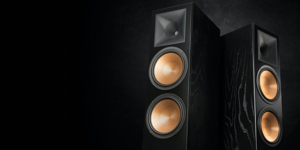 Klipsch RF-7 III: Rivivi le esperienze dei concerti più emozionanti con dei diffusori che portano il live a casa tua.