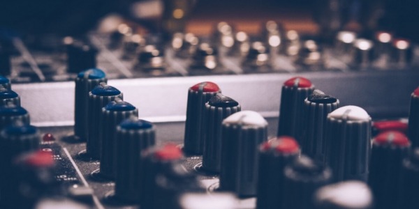 Amplifier Magnat: two integrated models compared