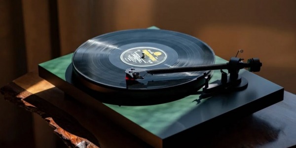 Pro-ject Debut Carbon: Caratteristiche e Recensioni