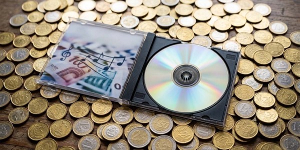 Le vendite dei CD risalgono dopo 20 anni: gli ultimi dati aggiornati