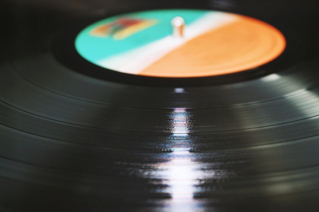 How to clean vinyl at home: all the most effective methods